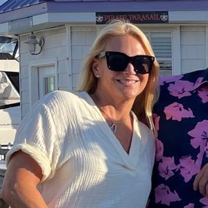 Meet your Posher, Evelyn